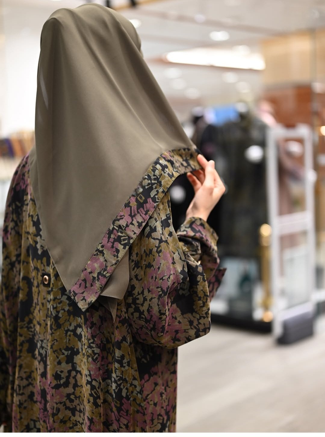 Sharqiaa Jacquard Abaya Set Olive- Mauve - Image 3