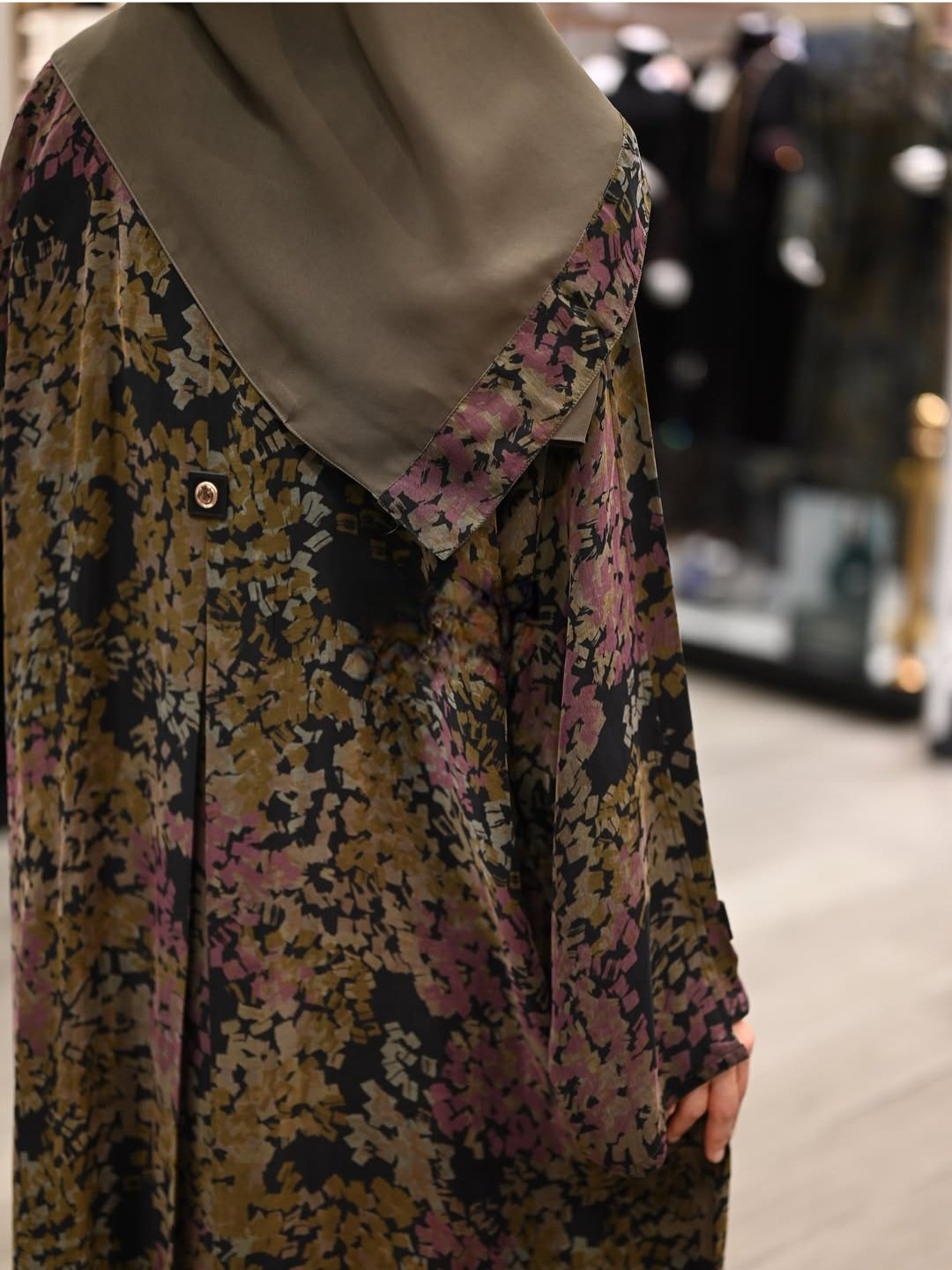 Sharqiaa Jacquard Abaya Set Olive- Mauve - Image 6